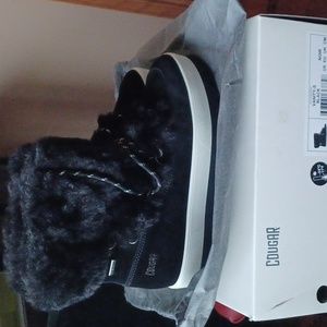 Size 9 black Cougar boots